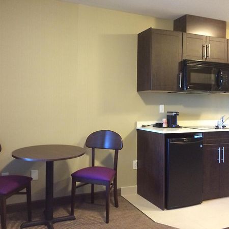 Meridian Inn & Suites Lloydminster Zewnętrze zdjęcie