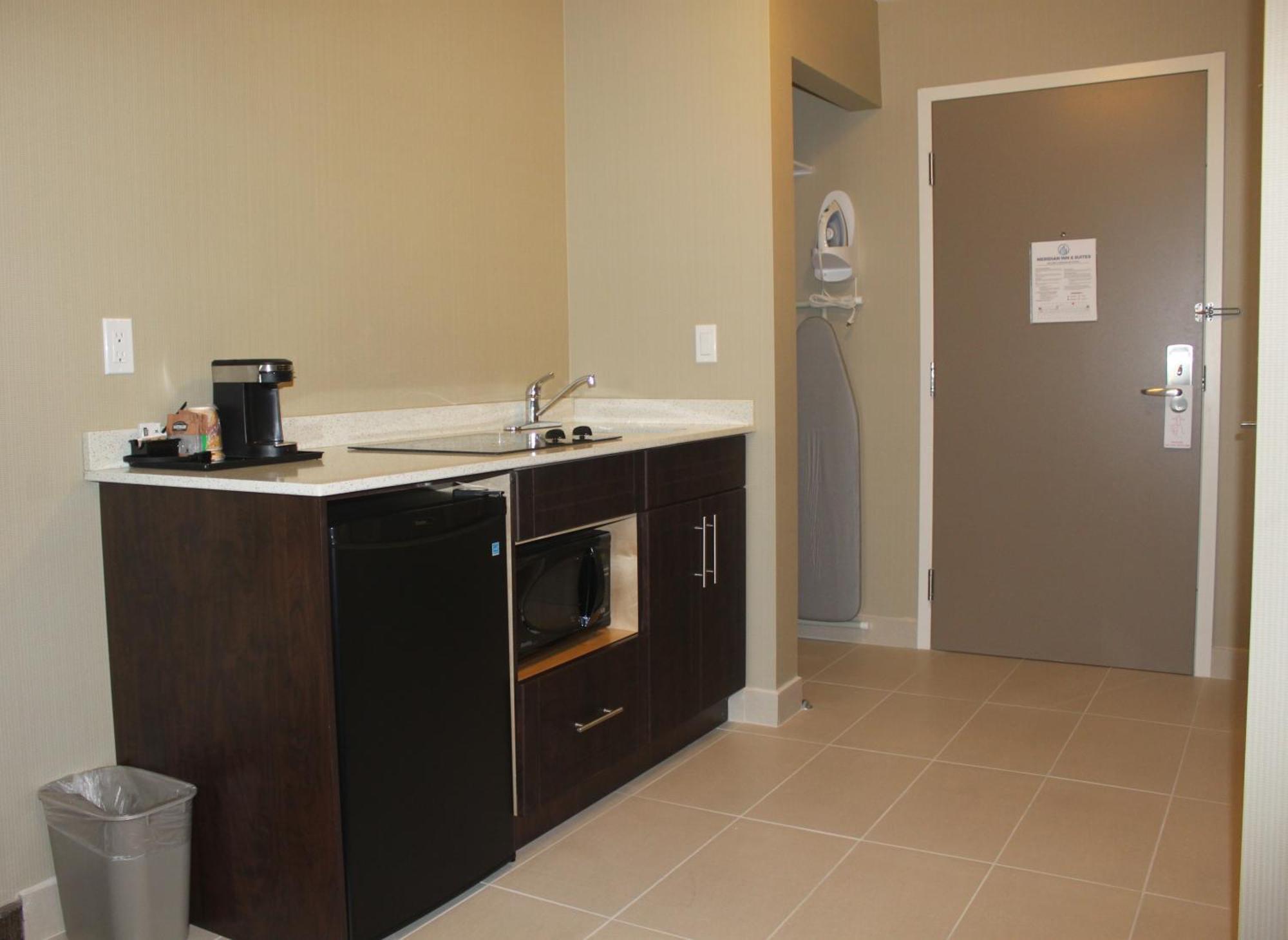 Meridian Inn & Suites Lloydminster Zewnętrze zdjęcie