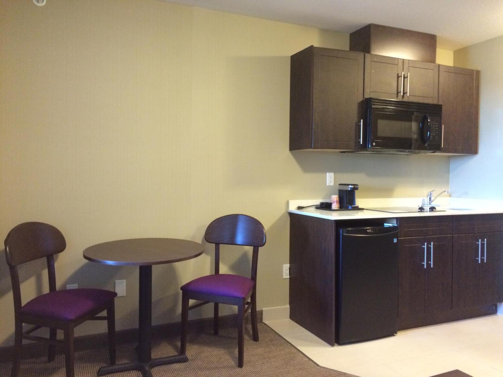 Meridian Inn & Suites Lloydminster Zewnętrze zdjęcie