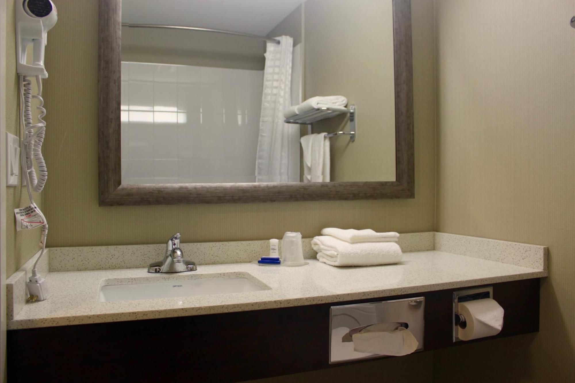 Meridian Inn & Suites Lloydminster Zewnętrze zdjęcie